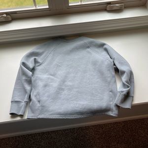 Vuori Womens restore sweatshirt- size small